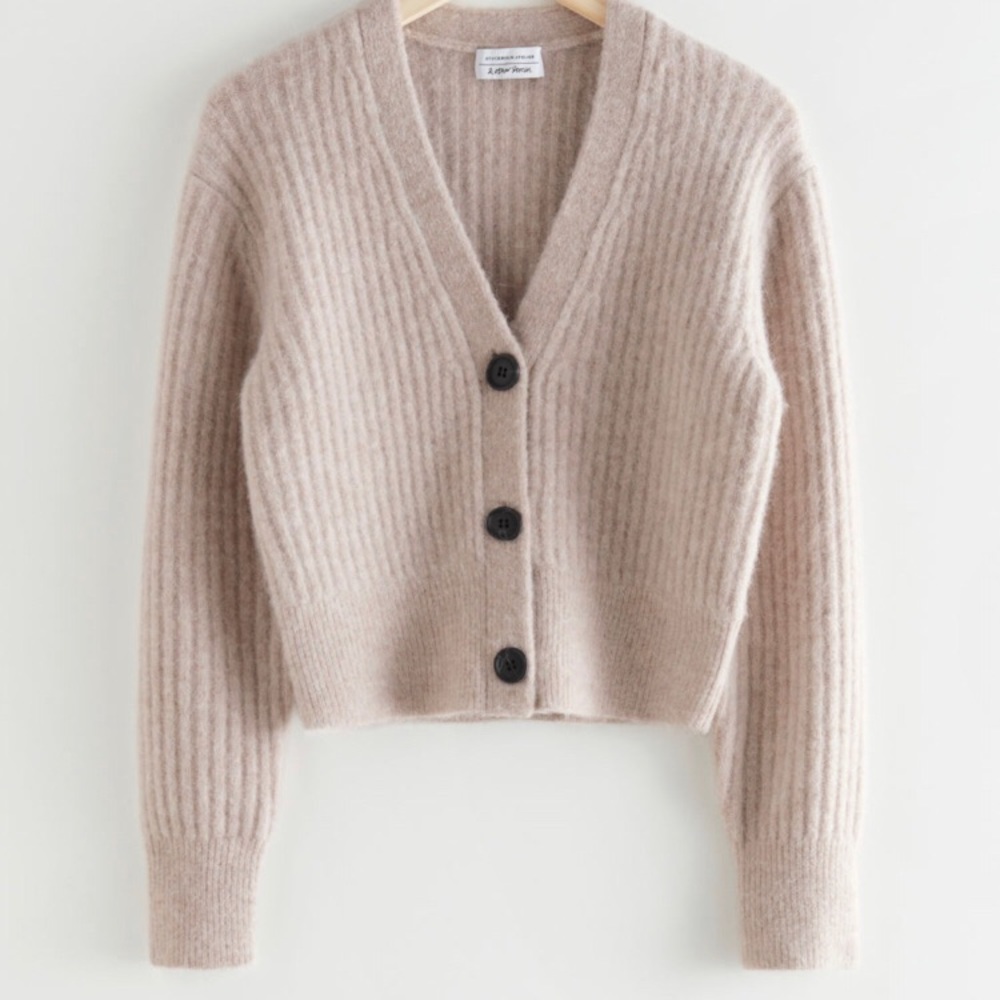 Beautiful beige cropped cardigan